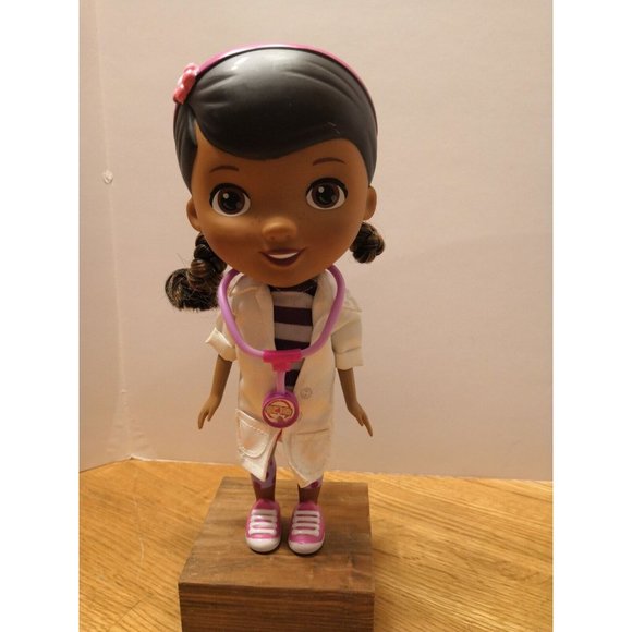 Disney Jr Just for Play Doc Mcstuffins 9 inch doll - Picture 1 of 4